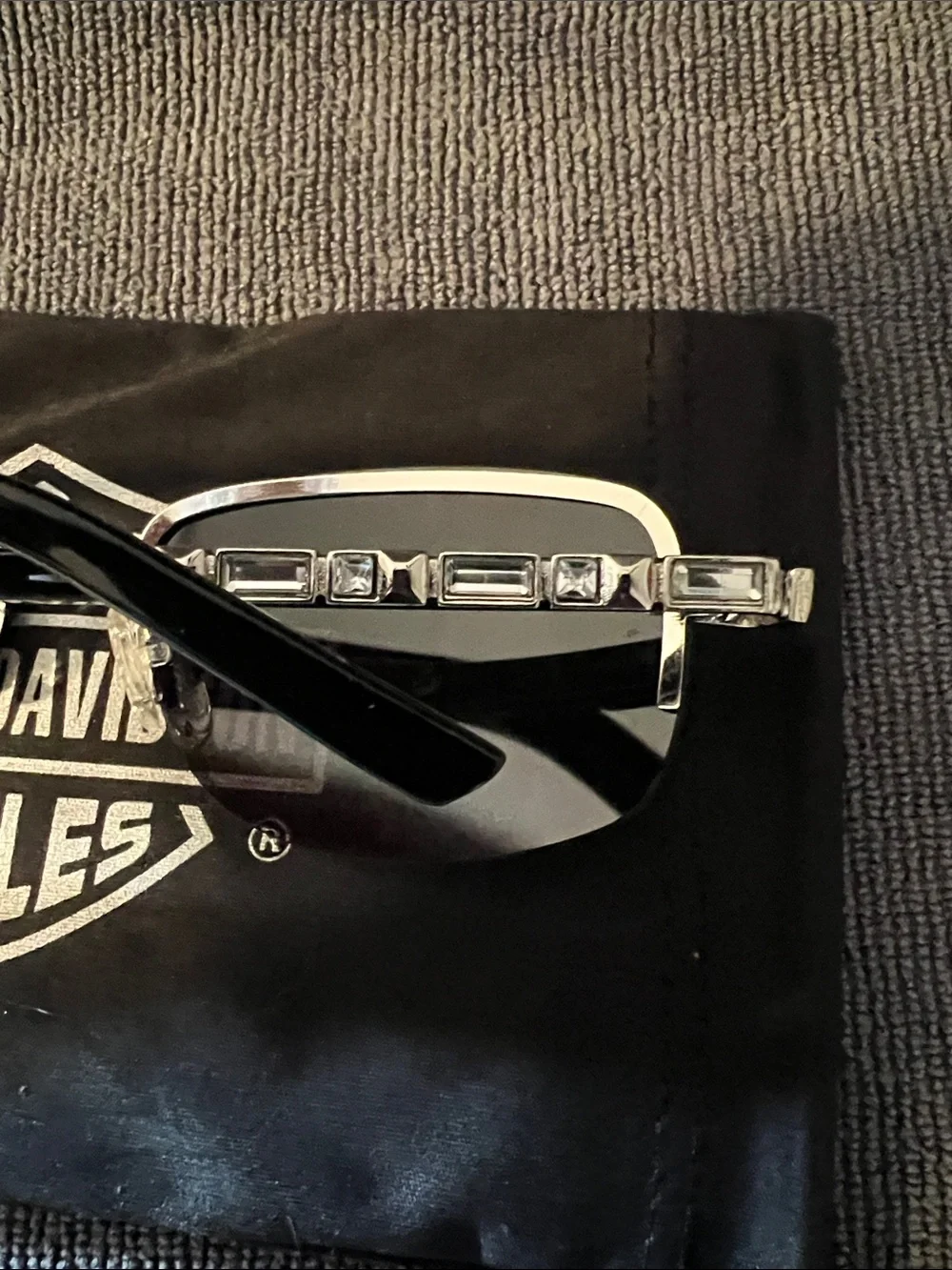 Harley-Davidson Black Rimless Sunglasses with Dark Gray Lenses. Women’s